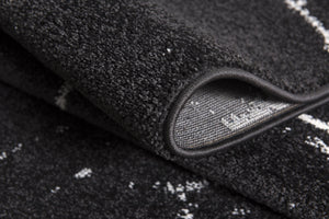 Homeroots 7' X 9' Black And White Abstract Breakage Area Rug  Polyester 390351