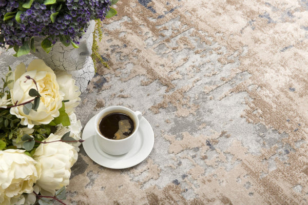 HomeRoots 4' Elevate Your Home Decor with a Beige and Ivory Abstract Area Rug for Timeless Sophistication 7' X 10' 390466