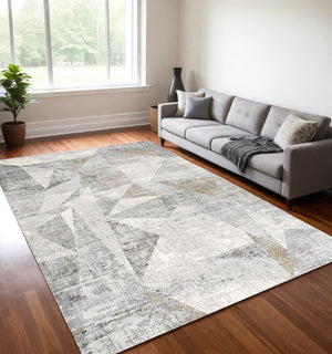 Homeroots 5' X 8' Gray Distressed Prism Modern Area Rug  Viscose 391732