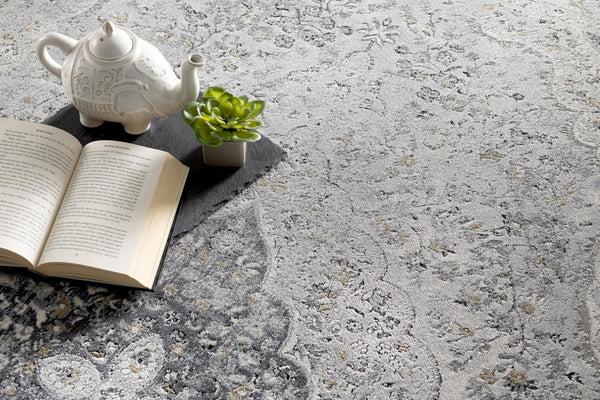 HomeRoots 4' Grey Oriental Area Rug - Timeless Elegance and Cozy Comfort for Living Rooms and Bedrooms 5' X 8' 391792