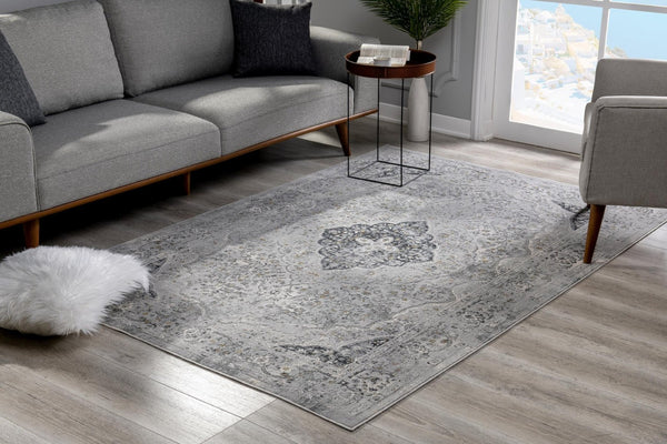 HomeRoots 4' Grey Oriental Area Rug - Timeless Elegance and Cozy Comfort for Living Rooms and Bedrooms 5' X 8' 391792
