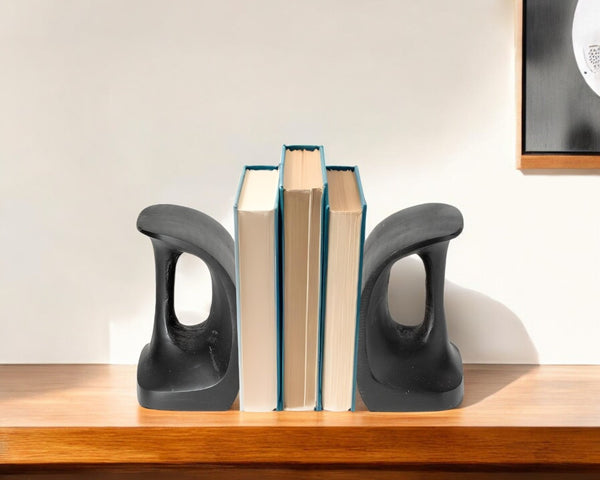HomeRoots Set of Two 6" Black Metal Bookends - Chic Decorative Supports for Stylish Home & Office Organization 392130