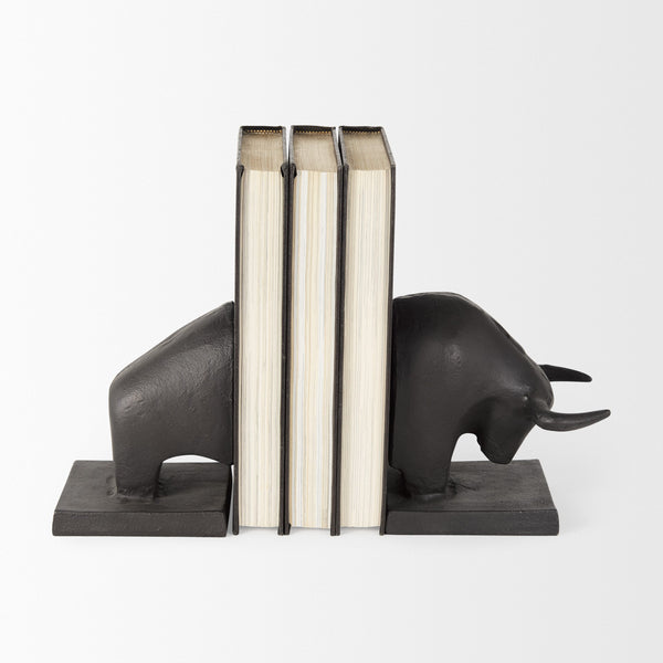 Homeroots Set Of Two 6" Black Metal Bull Decorative Bookends  Metal 392141