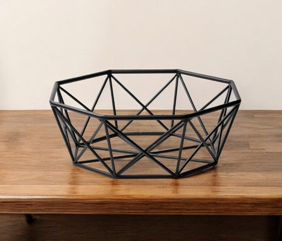 Homeroots 6" Black Metal Decorative Bowl - Stylish Accent For Modern Spaces, Perfect For Home Décor & Mixing!  Metal 392181
