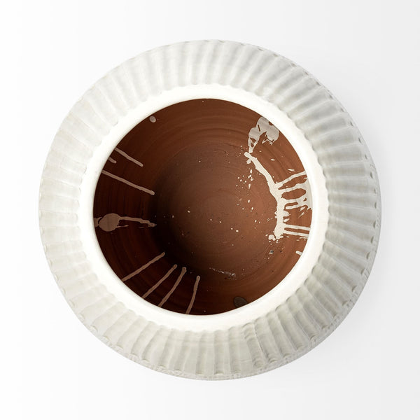 Homeroots White Embossed Stripes Ceramic Vase  Ceramic 392187