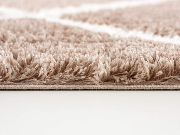 HomeRoots 5' Beige Geometric Area Rug - Modern Turkish Craftsmanship for Stylish, High-Traffic Spaces 5' X 8' 392358