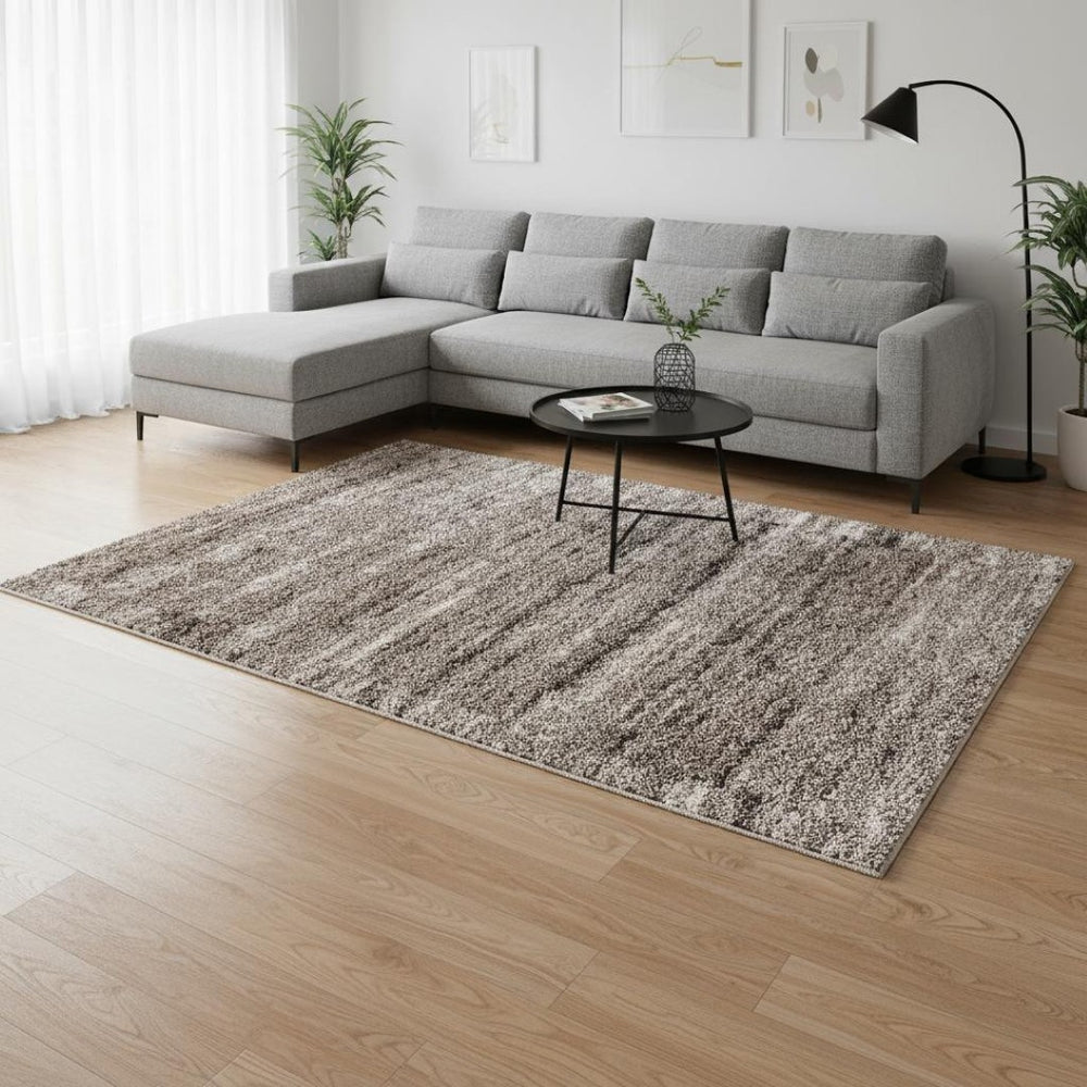 HomeRoots 5' Ivory and Brown Retro Mod Area Rug - Vintage-Inspired Design for Modern Comfort in Any Space 7x10 392369