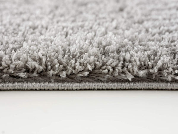 HomeRoots 5' Luxurious Ivory Modern Shag Area Rug - Soft, Durable, and Stylish for Any Home Decor Theme 5' X 8' 392383
