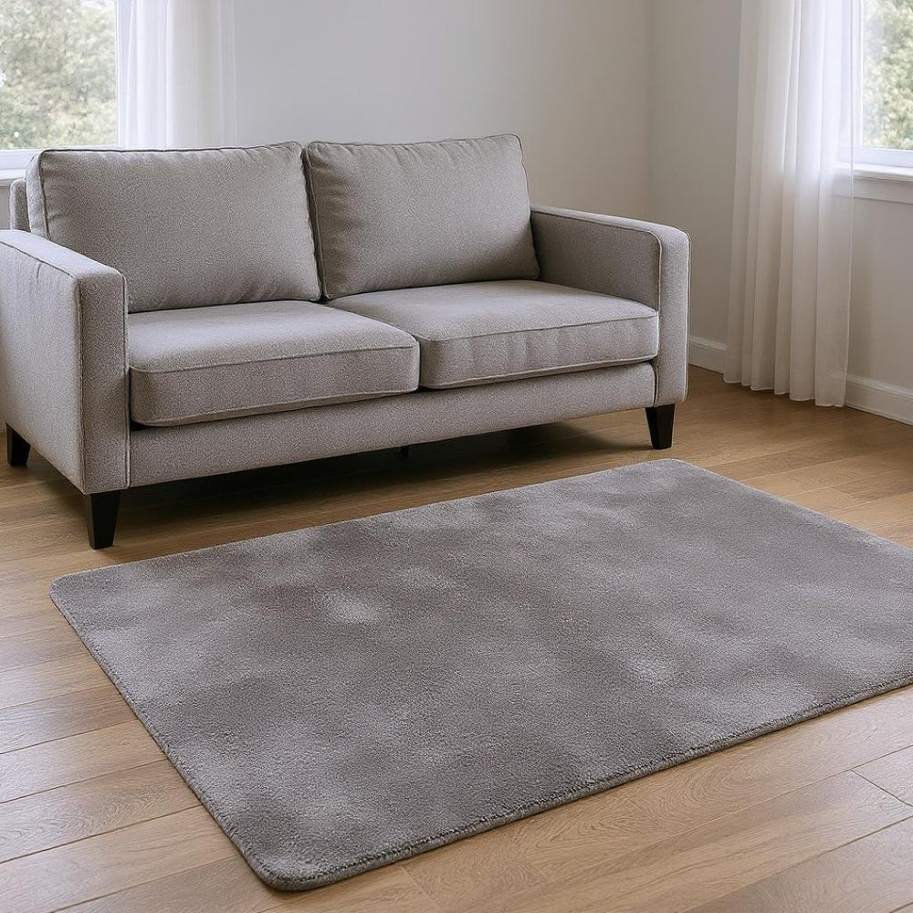 HomeRoots 5' Luxurious Ivory Modern Shag Area Rug - Soft, Durable, and Stylish for Any Home Decor Theme 5' X 8' 392383