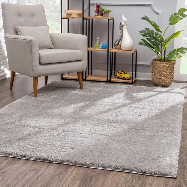 HomeRoots 5' Luxurious Ivory Modern Shag Area Rug - Soft, Durable, and Stylish for Any Home Decor Theme 8' X 11' 392385
