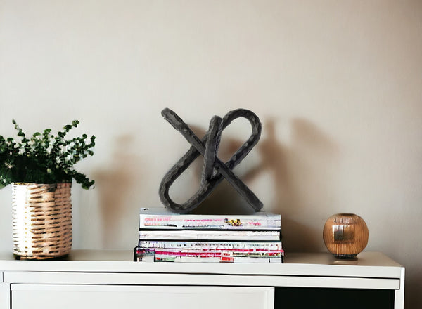 Homeroots 10" Black Metal Chain Link Tabletop Sculpture  Metal 392514