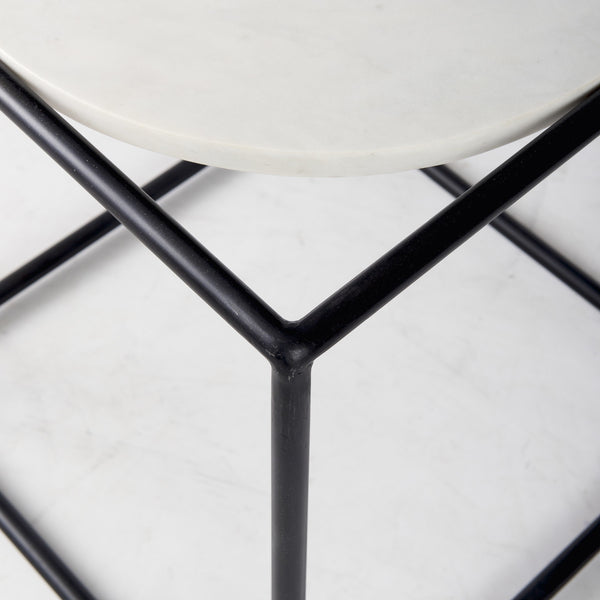 Homeroots 22" Black Marble Round End Table   393200