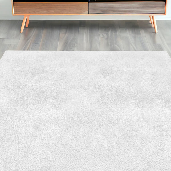 Homeroots 5' X 7' White Dhurrie Area Rug  Polyester 393206