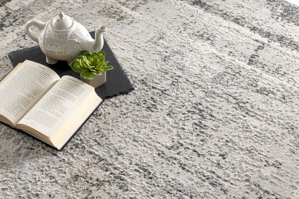 HomeRoots 4' Gray and Ivory Abstract Area Rug - Contemporary Power Loom Design for Modern Living Spaces 7' X 10' 393217