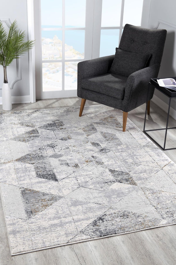 HomeRoots 4' Modern Gray and Ivory Abstract Area Rug - Power Loomed Viscose for Cozy, Stylish Home Decor 4' X 6' 393219