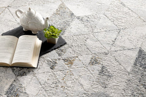 HomeRoots 4' Modern Gray and Ivory Abstract Area Rug - Power Loomed Viscose for Cozy, Stylish Home Decor 5' X 8' 393220