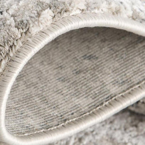 HomeRoots 4' Elegant Gray and Ivory Abstract Area Rug - Contemporary Power Loom Design for Stylish Homes 5' X 7' 393224