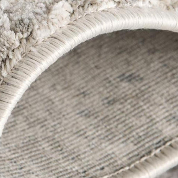 HomeRoots 4' Elegant Gray and Ivory Abstract Area Rug - Contemporary Power Loom Design for Stylish Homes 6' X 9' 393225
