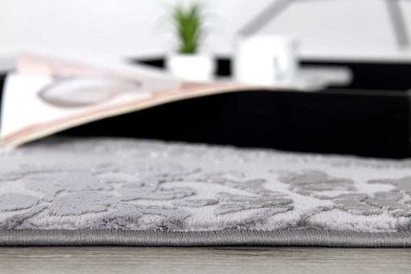 Homeroots 4' X 6' Gray And Ivory Damask Power Loom Area Rug  Polyester 393574