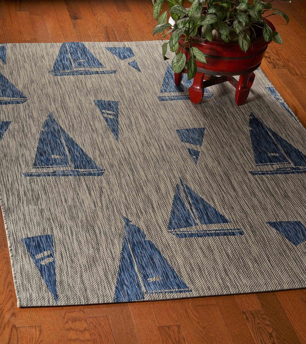 HomeRoots 8' Versatile Gray Indoor Outdoor Area Rug - Durable, Low-Maintenance Design for Modern Spaces 8' x 10' 393755