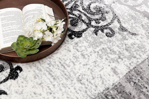 Homeroots 3' X 5' Gray Damask Dhurrie Area Rug  Polypropylene 393898