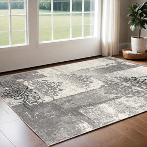 Homeroots 3' X 5' Gray Damask Dhurrie Area Rug  Polypropylene 393898