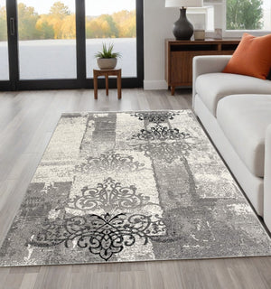 Homeroots 5' X 7' Gray Damask Dhurrie Area Rug  Polypropylene 393900