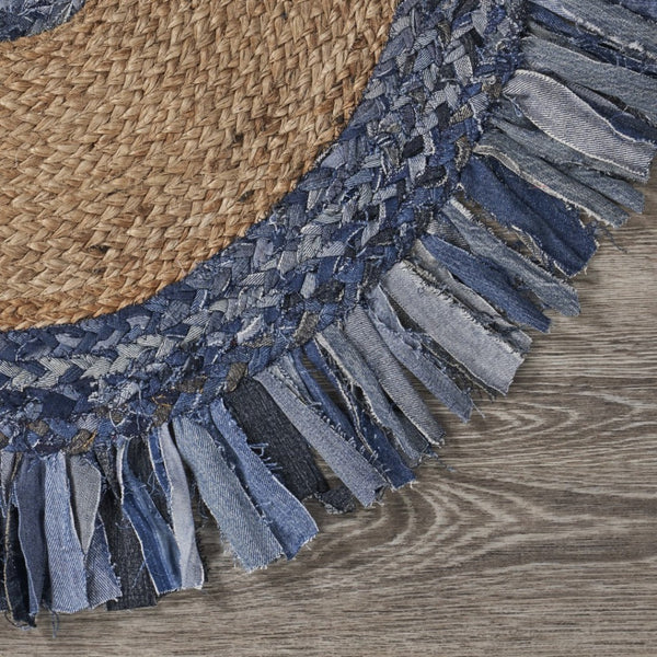 HomeRoots 6' Hand-Woven Beige and Blue Abstract Geometric Rug - Unique Artisan Craftsmanship for Cozy Spaces 6' Round 394184