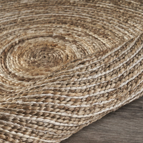 Homeroots 7' X 7' Beige Round Handmade Area Rug  Jute 394215