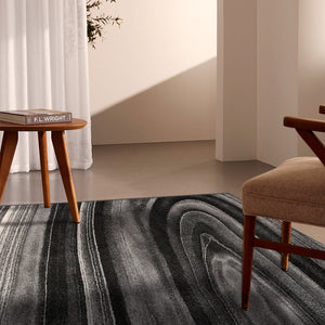 Homeroots 4' X 6' Dark Gray Abstract Illusional Area Rug  Polyester 394985