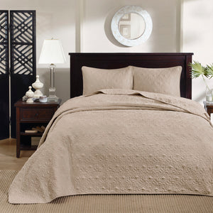 English Elm Reversible Madison Park Quebec Bedspread Set King — Cottage-Style Quilted Texture, Oversized Draping, Antimicrobial Freshness khaki 17.72 L x 15.35 W x 8.66 H B03597411