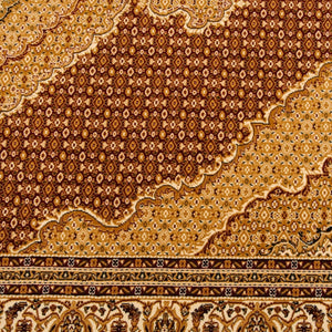 Homeroots 5' Red Round Oriental Power Loom Area Rug  Olefin 395324