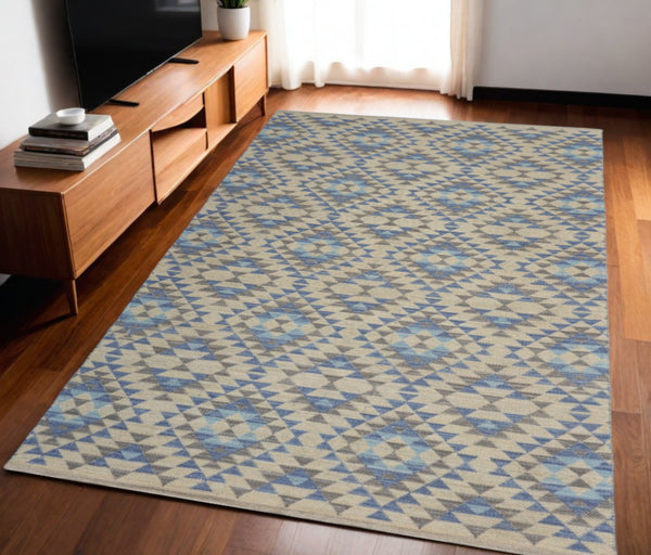Homeroots 5' X 7' Blue Decorative Lattice Area Rug  Cotton 395475