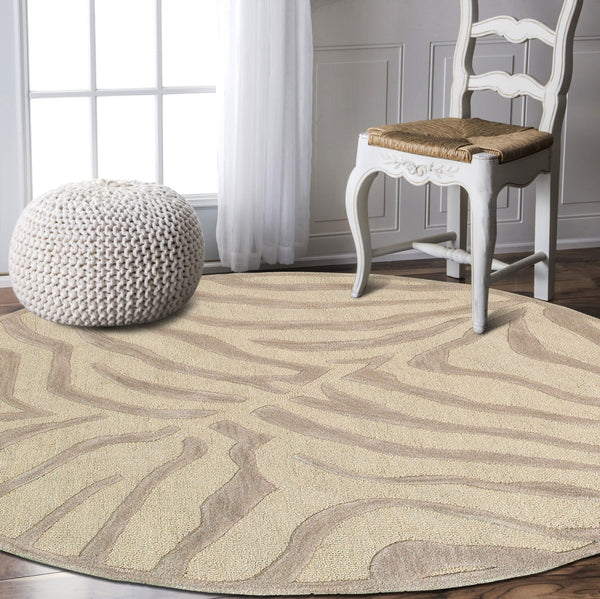 Homeroots 5' Round Taupe Zebra Pattern Area Rug  Wool 395616