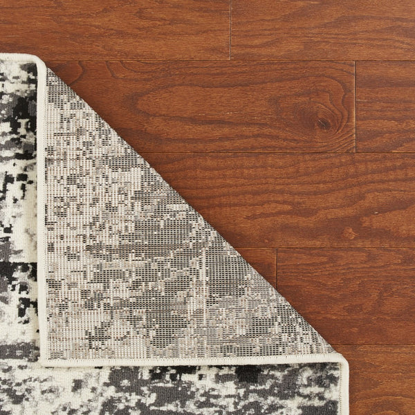 Homeroots 5' X 7' Black And White Abstract Area Rug  Olefin 395772