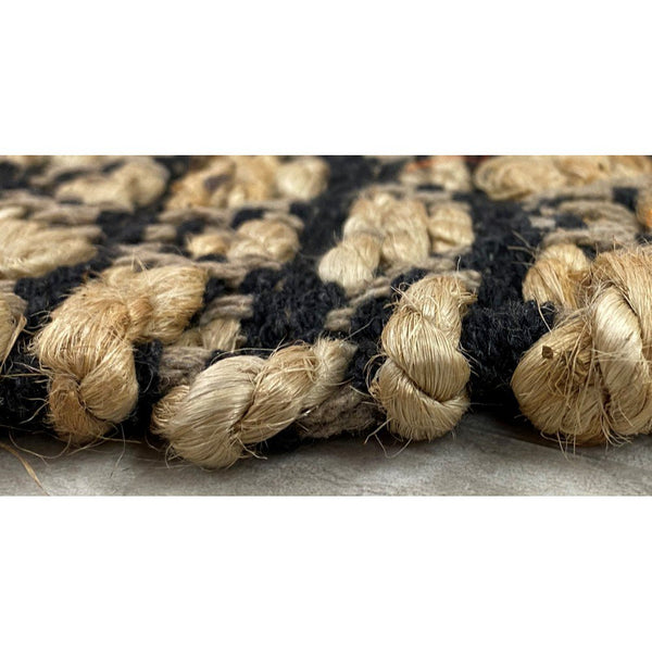 Homeroots 5' X 7' Tan And Black Hand Woven Area Rug  Jute 396009