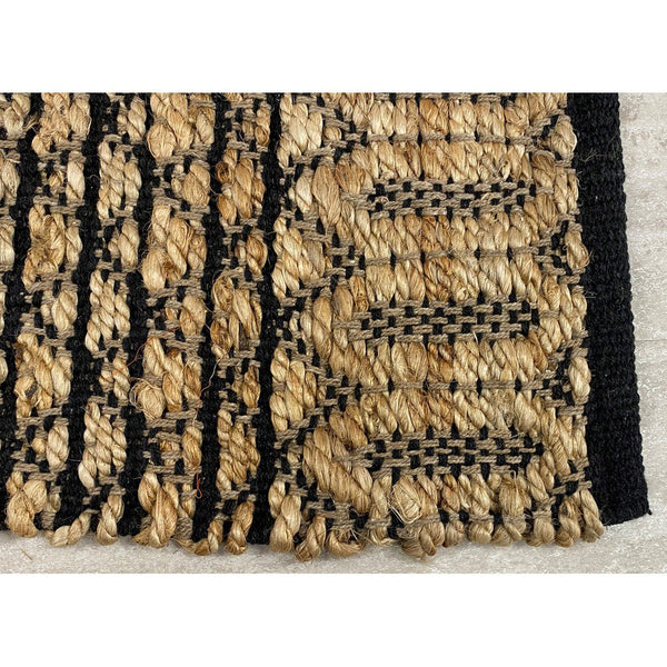 Homeroots 5' X 7' Tan And Black Hand Woven Area Rug  Jute 396009