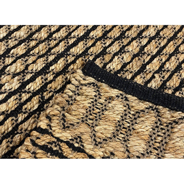 Homeroots 5' X 7' Tan And Black Hand Woven Area Rug  Jute 396009