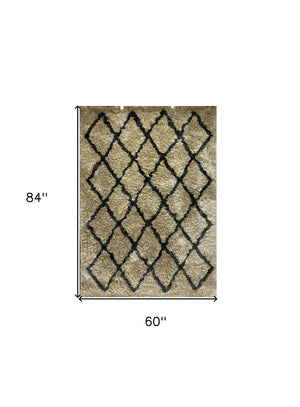 Homeroots 5' X 7' Cream And Black Lattice Area Rug  Polyester 396036