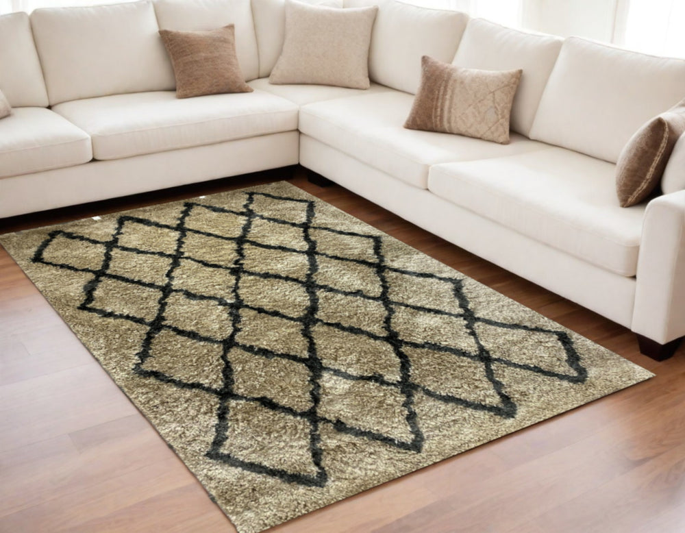Homeroots 5' X 7' Cream And Black Lattice Area Rug  Polyester 396036