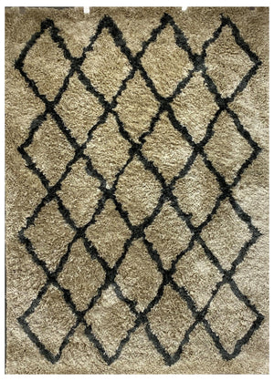 Homeroots 5' X 7' Cream And Black Lattice Area Rug  Polyester 396036