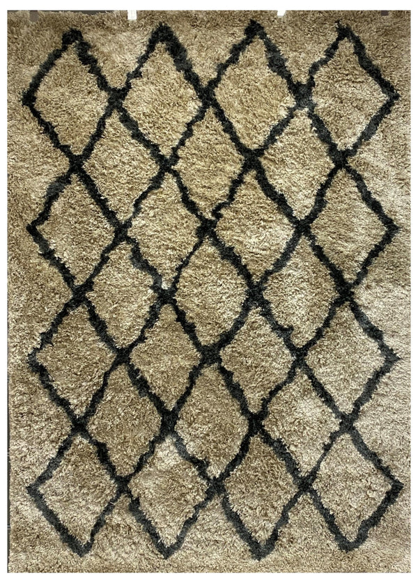 Homeroots 5' X 7' Cream And Black Lattice Area Rug  Polyester 396036