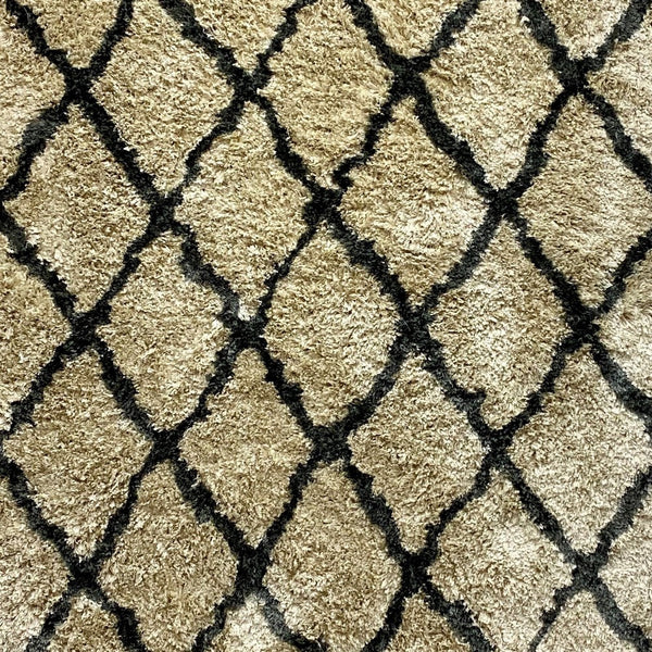 Homeroots 5' X 7' Cream And Black Lattice Area Rug  Polyester 396036