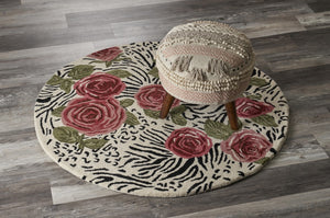 Homeroots 6' Rose Round Wool Hand Tufted Area Rug  Wool 396167