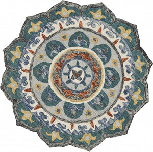 HomeRoots 6' Green and Ivory Wool Hand-Tufted Rug - Artisan Crafted Comfort for Timeless Home Elegance 6' Round 396171
