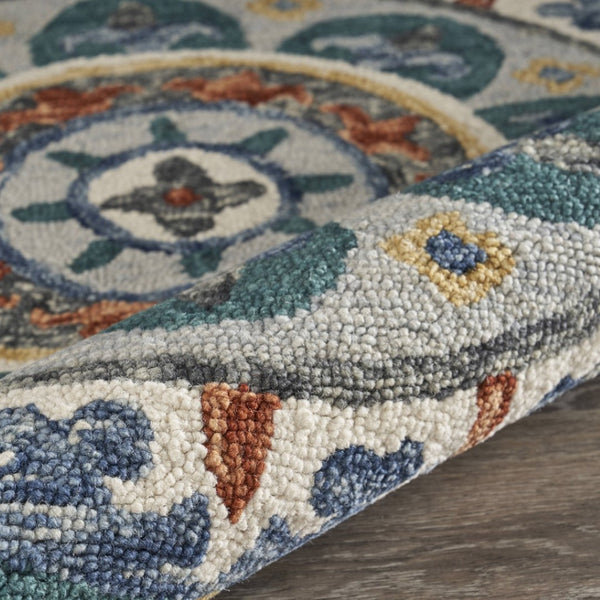HomeRoots 6' Green and Ivory Wool Hand-Tufted Rug - Artisan Crafted Comfort for Timeless Home Elegance 6' Round 396171