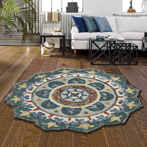 HomeRoots 6' Green and Ivory Wool Hand-Tufted Rug - Artisan Crafted Comfort for Timeless Home Elegance 6' Round 396171