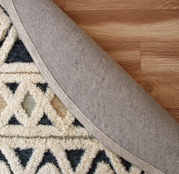 HomeRoots 6' Elegant Blue and Cream Striped Diamonds Area Rug - Hand-Tufted Wool with Bohemian Charm 6' Round 396175