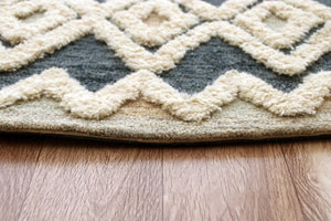 HomeRoots 6' Elegant Blue and Cream Striped Diamonds Area Rug - Hand-Tufted Wool with Bohemian Charm 6' Round 396175
