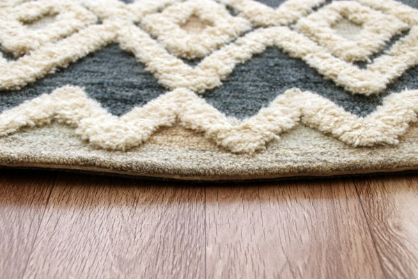 HomeRoots 6' Elegant Blue and Cream Striped Diamonds Area Rug - Hand-Tufted Wool with Bohemian Charm 6' Round 396175